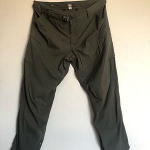 REI CO-OP Sahara cargo roll up pants 42 W X 30 L